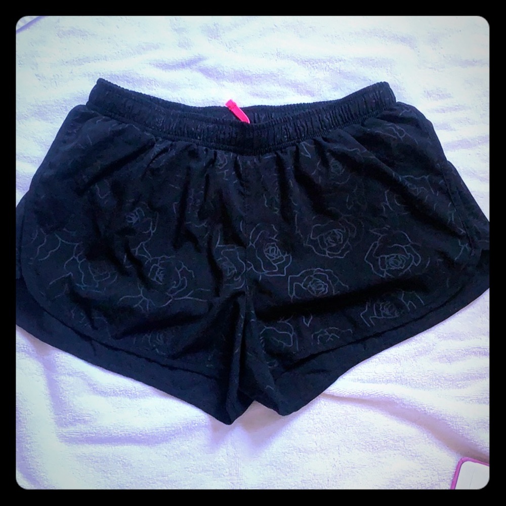 Old Navy 🐬 Dolphin Hem Run Shorts